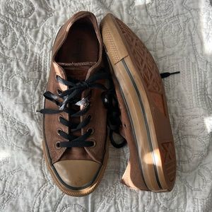 Converse All Star - gum bottom Size 7 men’s (size 9 women’s)